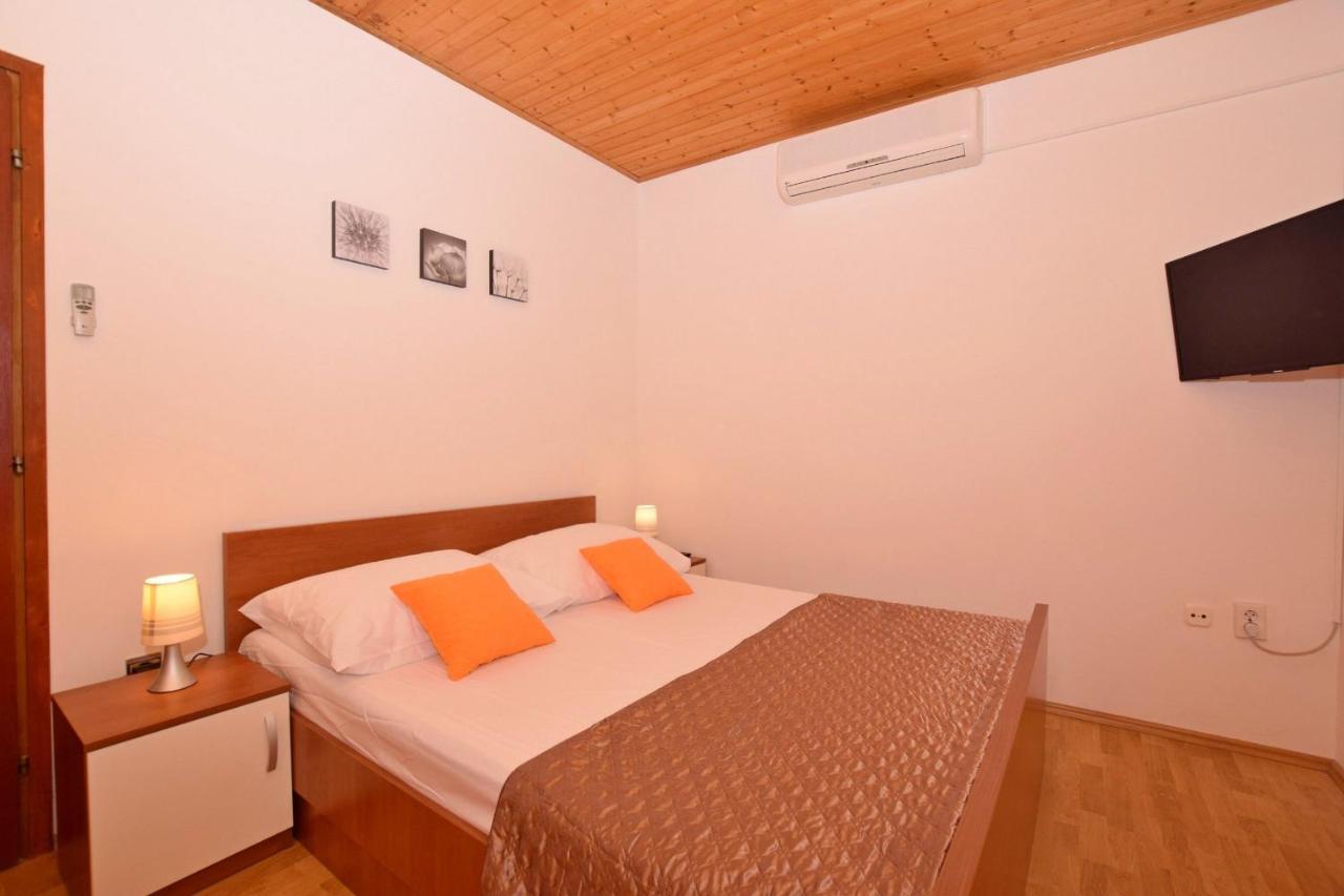 Apartments Andrija Pirovac Exterior photo